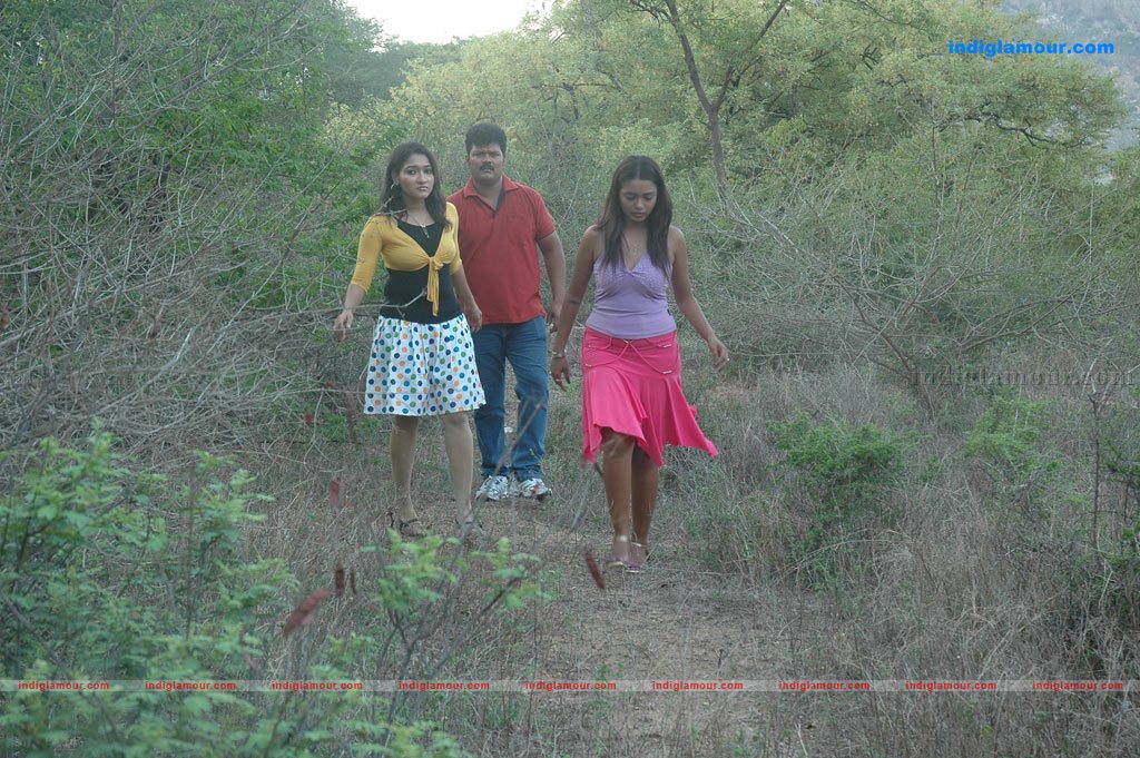 Aduthaduthu Movie hd photo