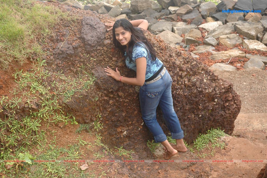 Aduthaduthu Movie hd photo