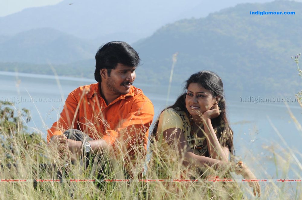 Paakkanum Pola Irukku Movie hd photo