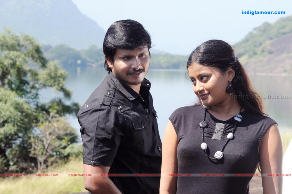 Paakkanum Pola Irukku Movie hd photo