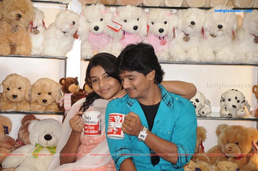 Mazhaikalam Movie hd photo
