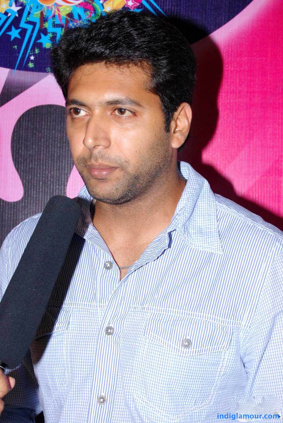 Nimirndhu Nil Movie hd photo