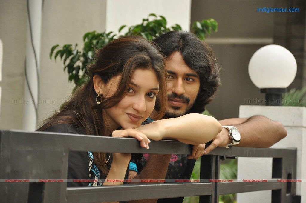 Eppadi Manasukkul Vandhai Movie hd photo