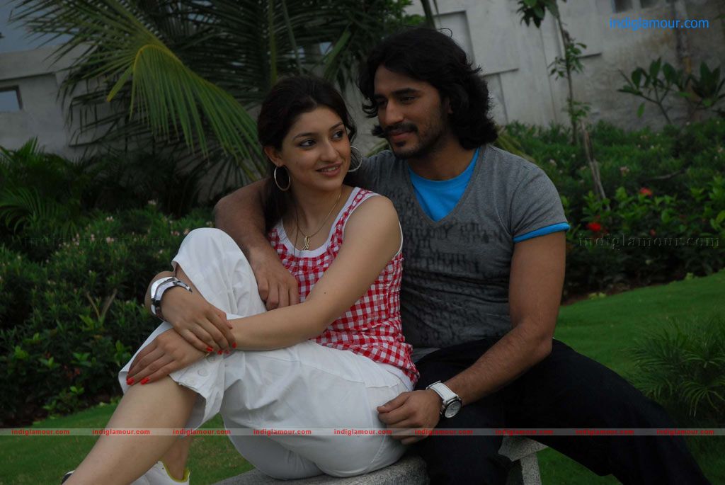 Eppadi Manasukkul Vandhai Movie hd photo