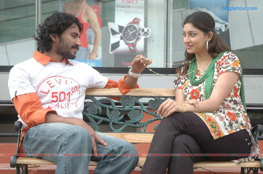 Eppadi Manasukkul Vandhai Movie hd photo