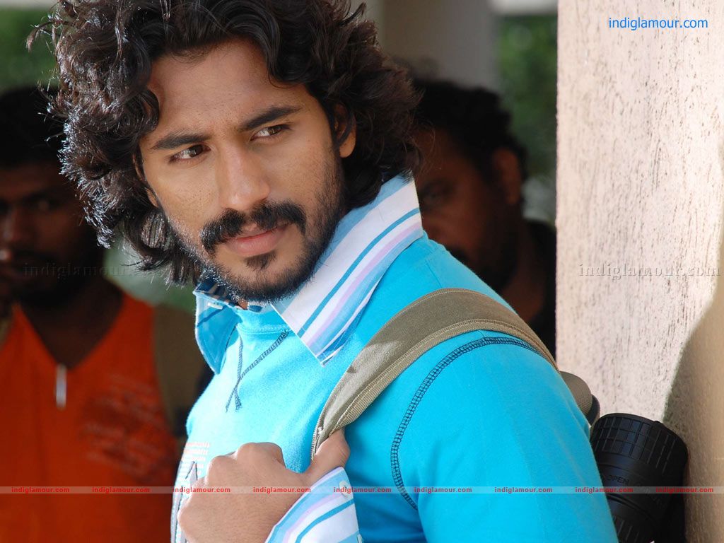 Eppadi Manasukkul Vandhai Movie hd photo