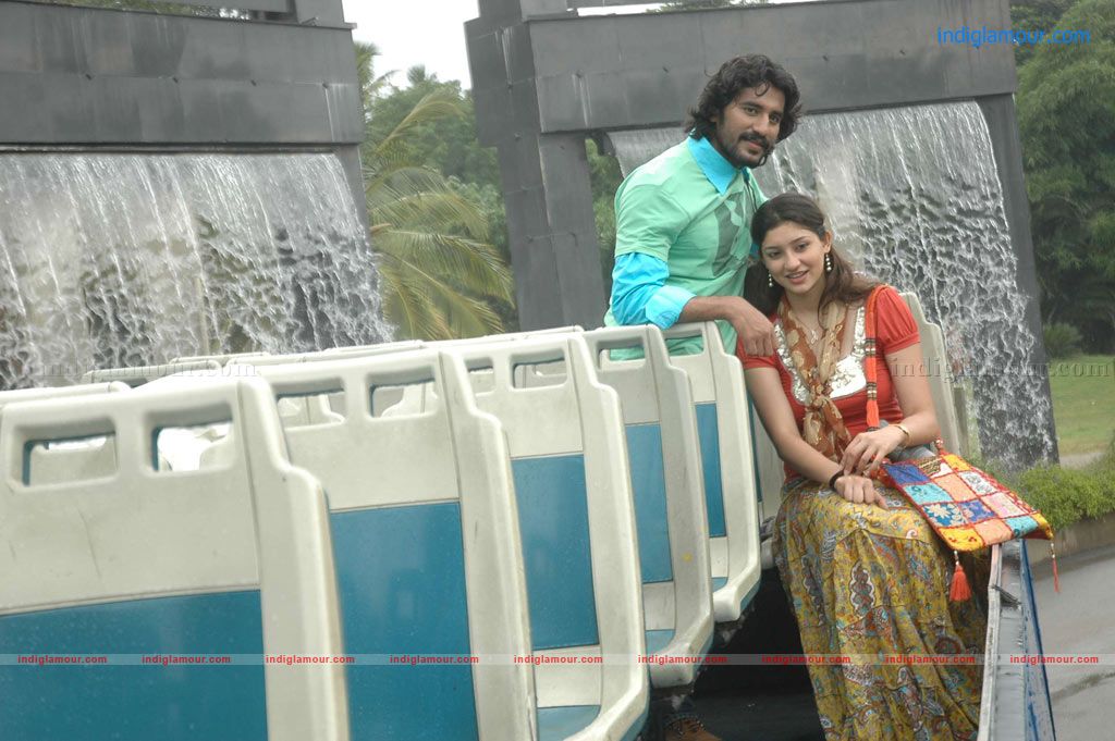 Eppadi Manasukkul Vandhai Movie hd photo