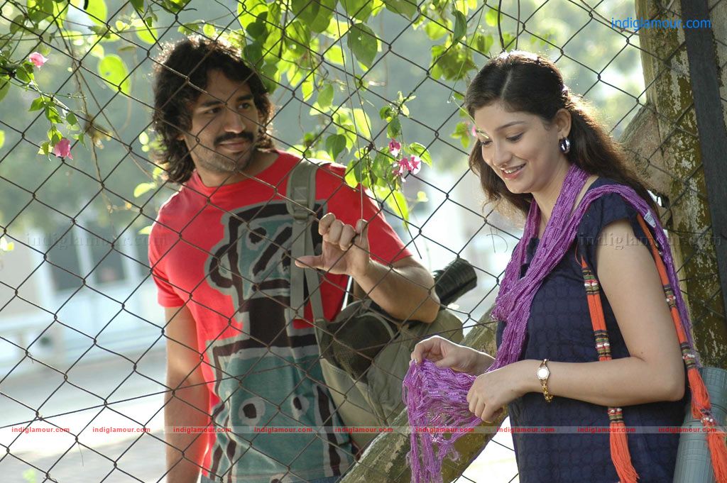 Eppadi Manasukkul Vandhai Movie hd photo