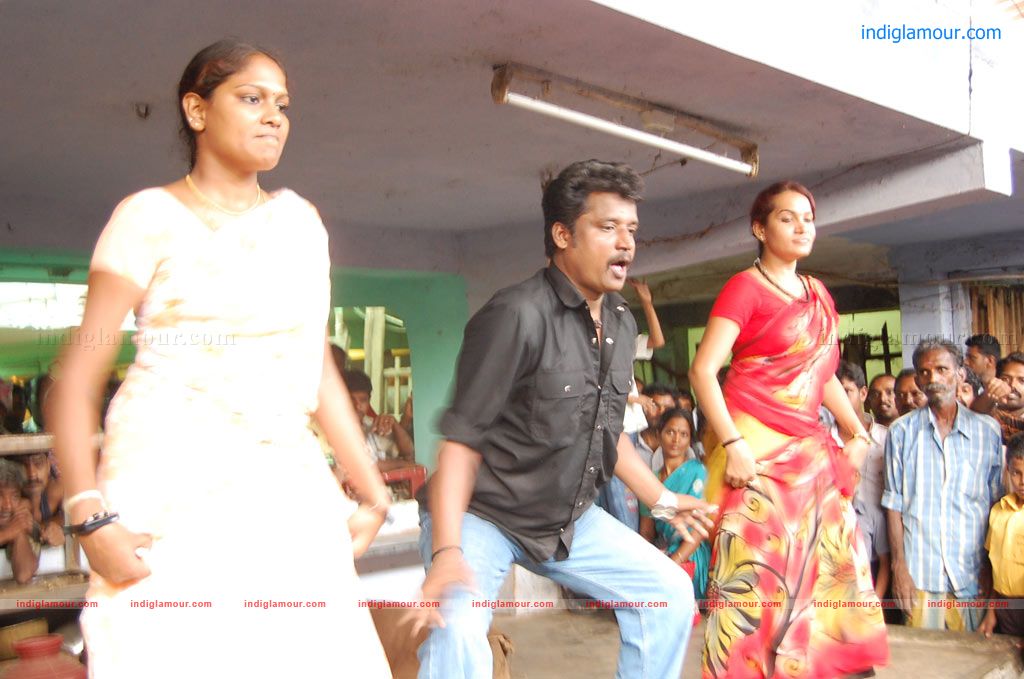 Iruvan Movie hd photo