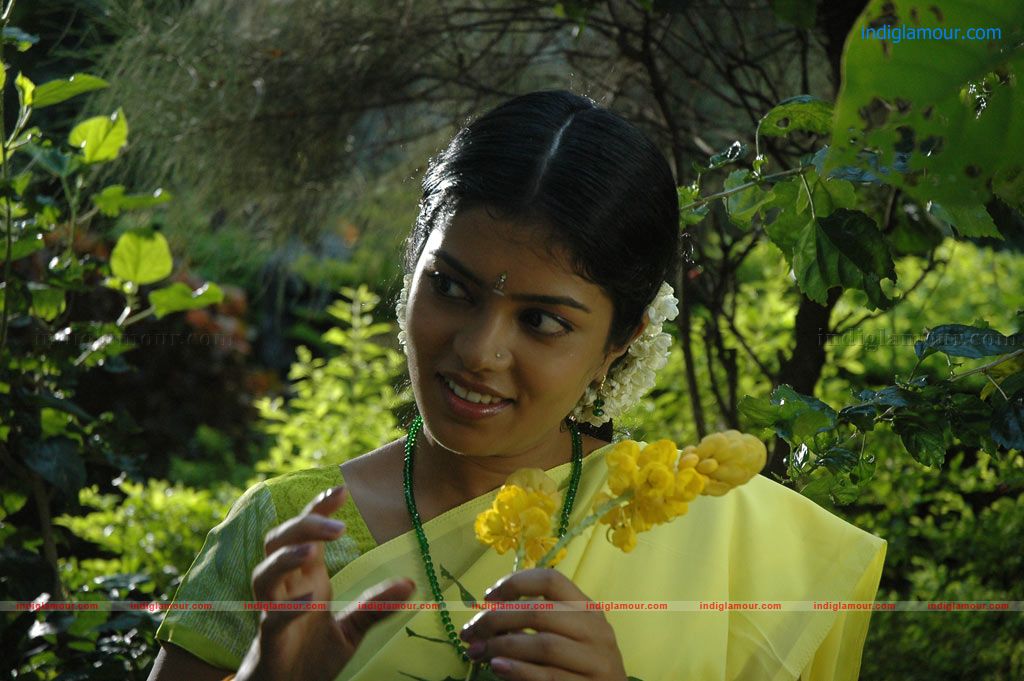 Puthiya Kaaviyam Movie hd photo