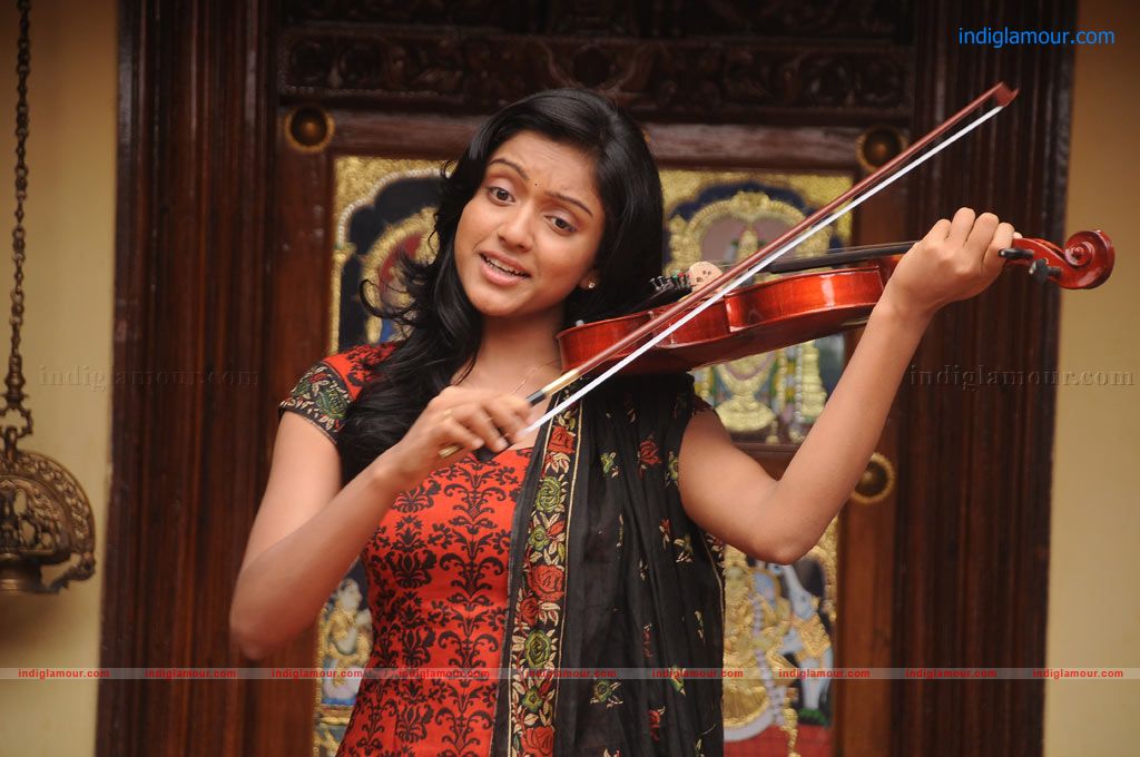 Uyir Mozhi Movie hd photo