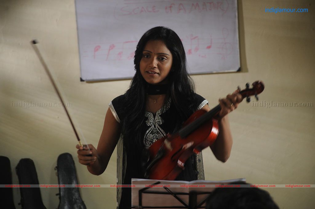 Uyir Mozhi Movie hd photo