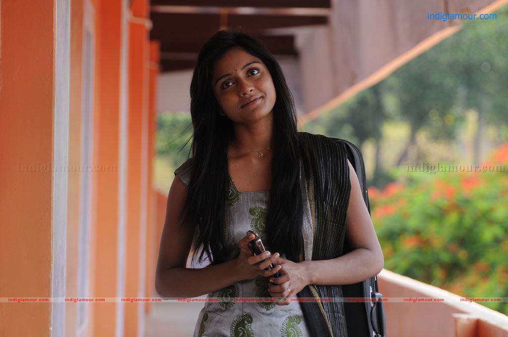 Uyir Mozhi Movie hd photo