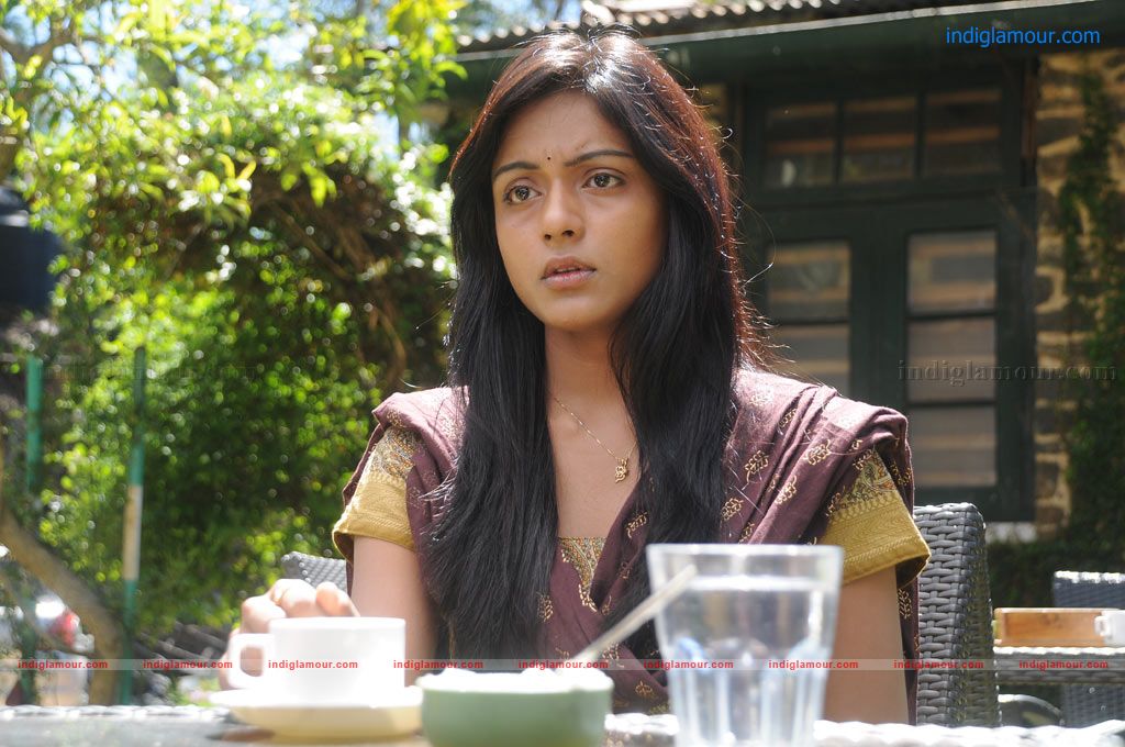 Uyir Mozhi Movie hd photo