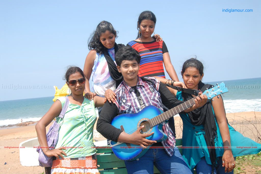 Azhagiya Vanamum Arputha Siruvanum Movie hd photo