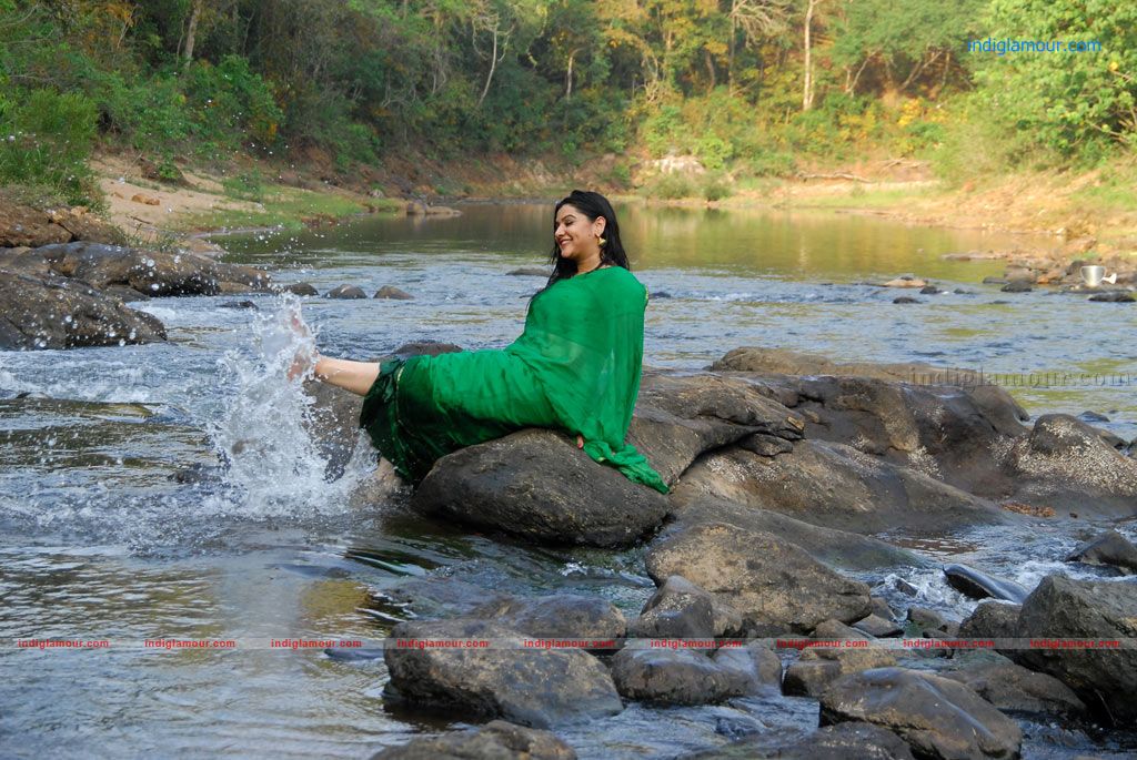 Azhagiya Vanamum Arputha Siruvanum Movie hd photo