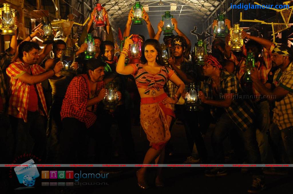 Naan Rajavaga Pogiren Movie hd photo