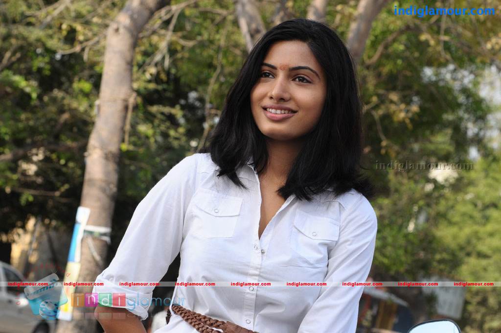 Naan Rajavaga Pogiren Movie hd photo