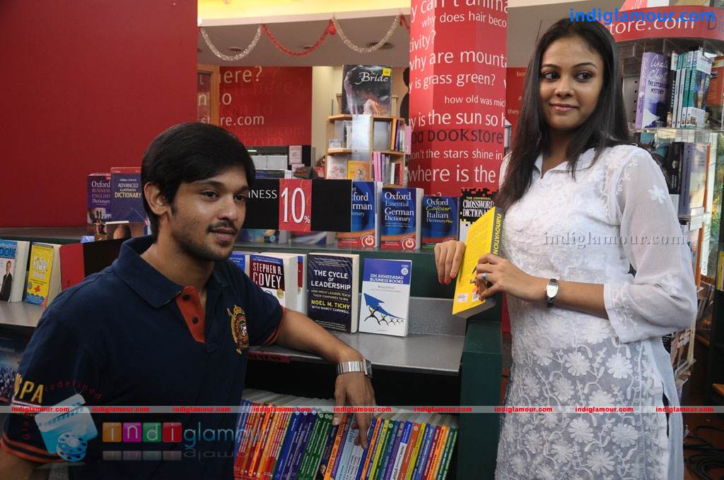 Naan Rajavaga Pogiren Movie hd photo