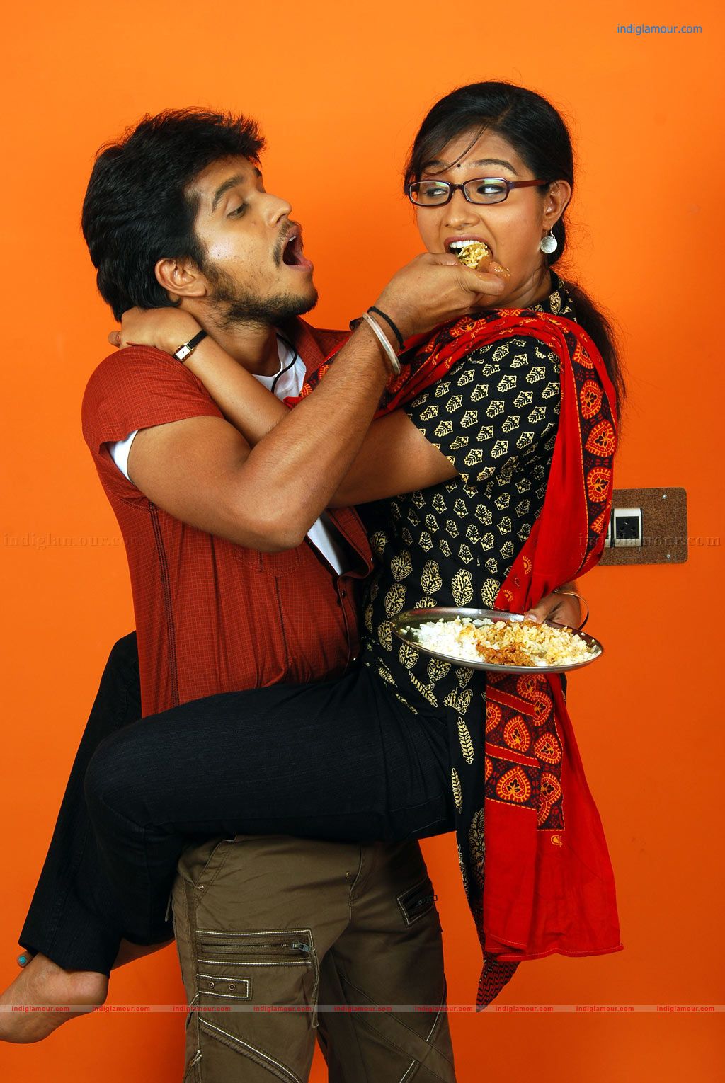 Aayiram Muthangaludan Thenmozhi Movie hd photo