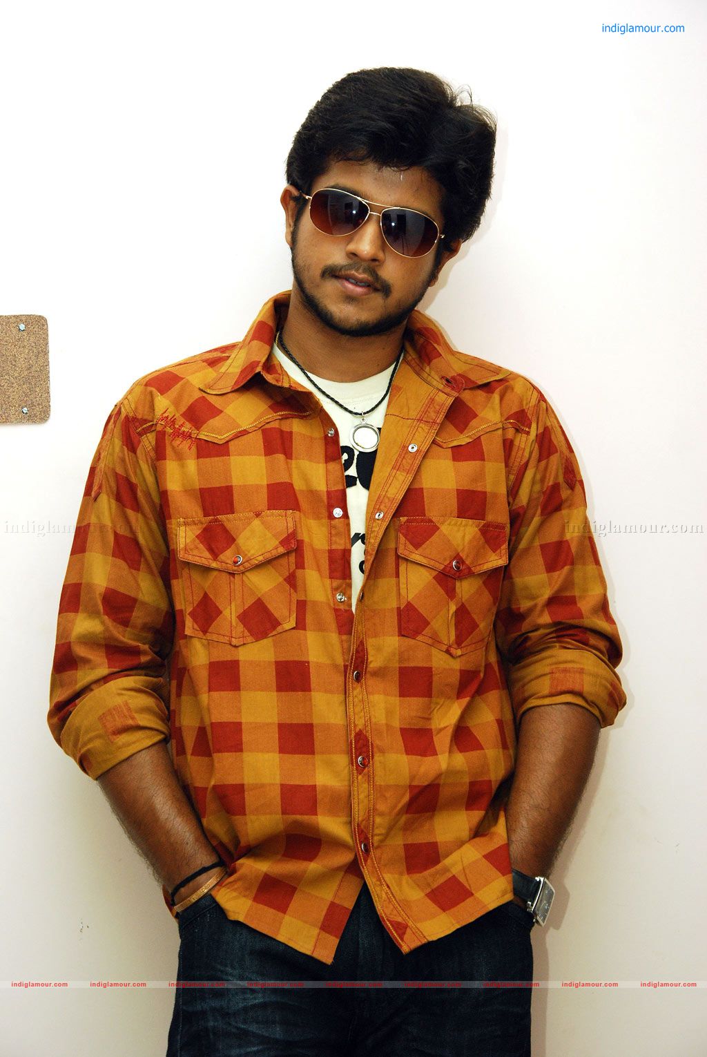 Aayiram Muthangaludan Thenmozhi Movie hd photo