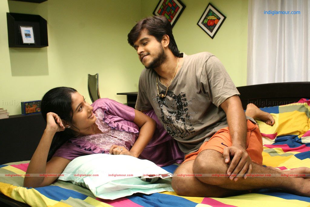 Aayiram Muthangaludan Thenmozhi Movie hd photo