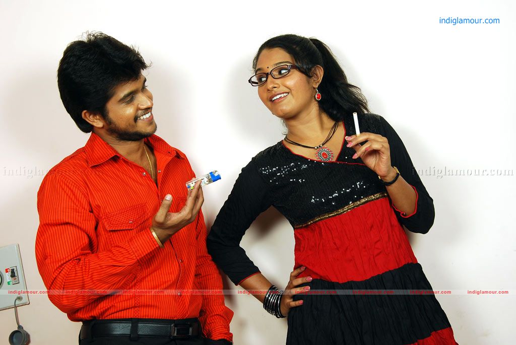 Aayiram Muthangaludan Thenmozhi Movie hd photo
