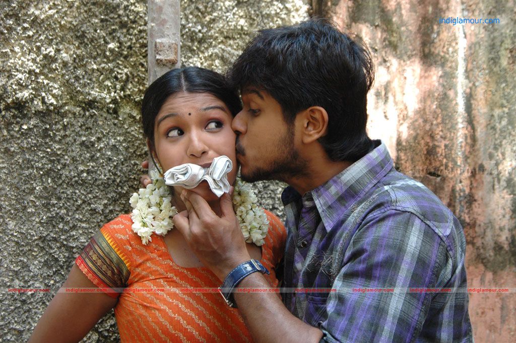 Aayiram Muthangaludan Thenmozhi Movie hd photo