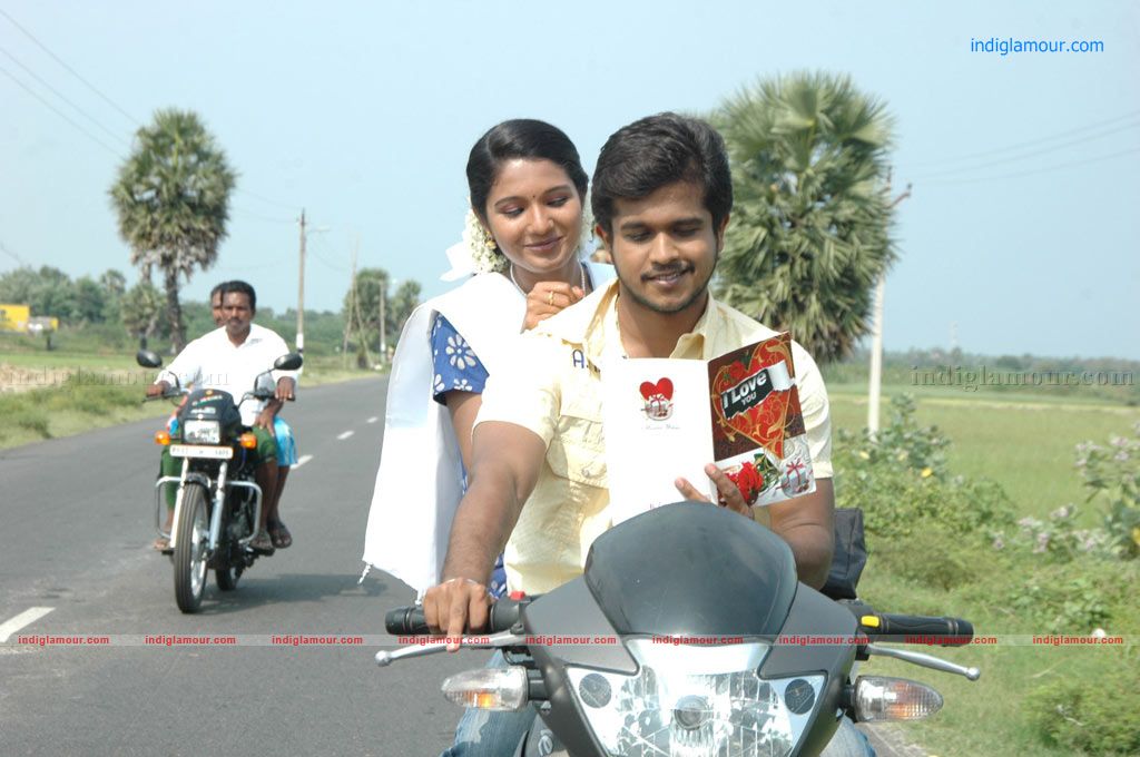 Aayiram Muthangaludan Thenmozhi Movie hd photo