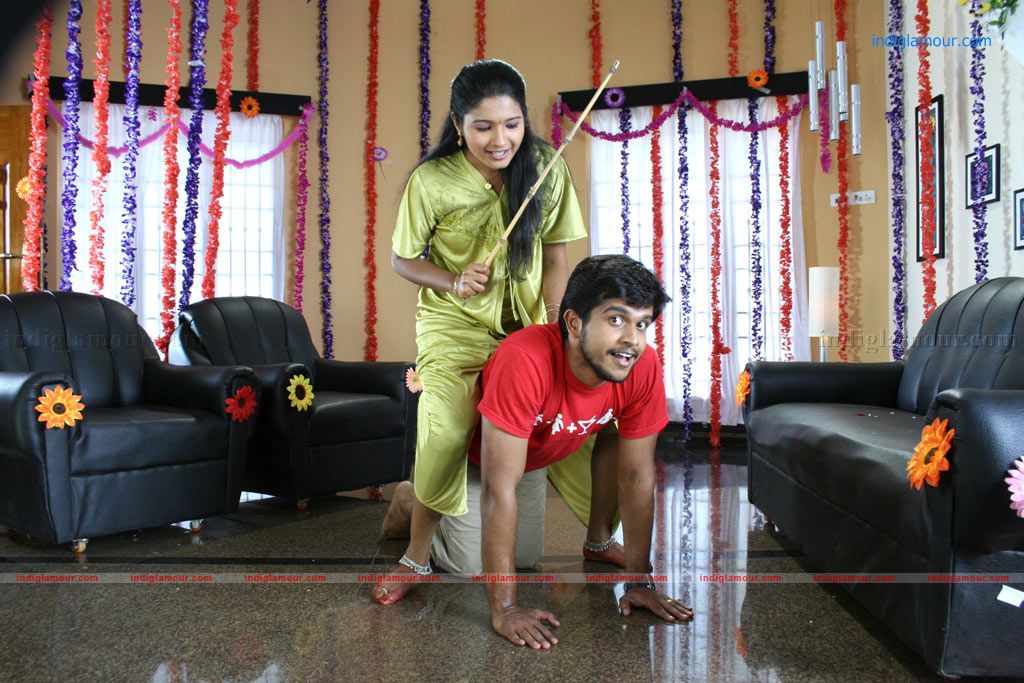 Aayiram Muthangaludan Thenmozhi Movie hd photo