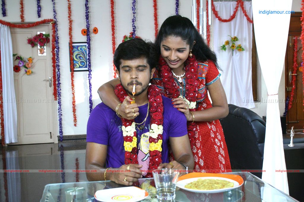 Aayiram Muthangaludan Thenmozhi Movie hd photo
