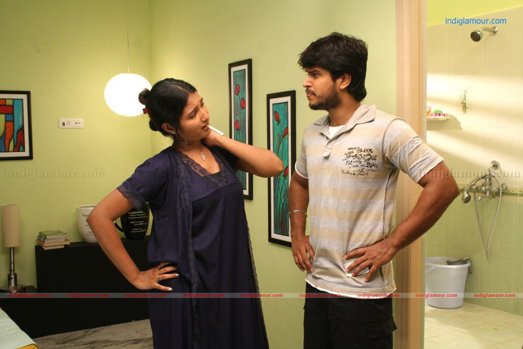 Aayiram Muthangaludan Thenmozhi Movie hd photo