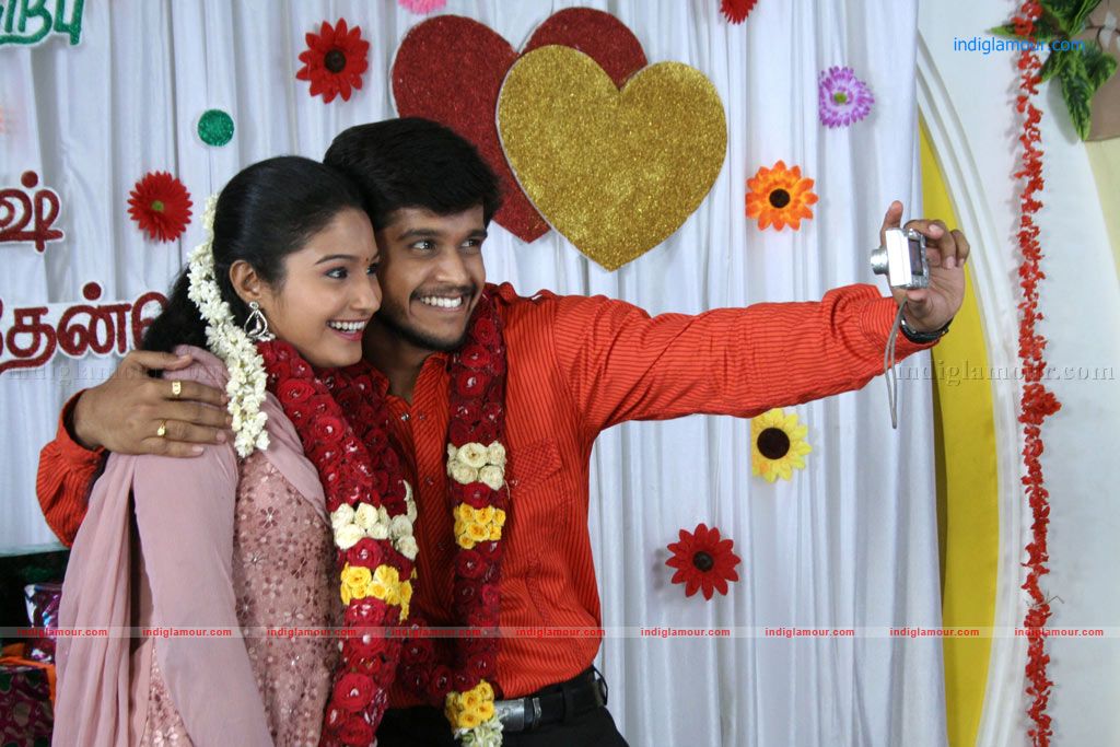 Aayiram Muthangaludan Thenmozhi Movie hd photo