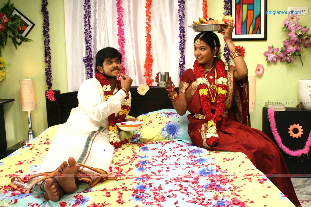Aayiram Muthangaludan Thenmozhi Movie hd photo