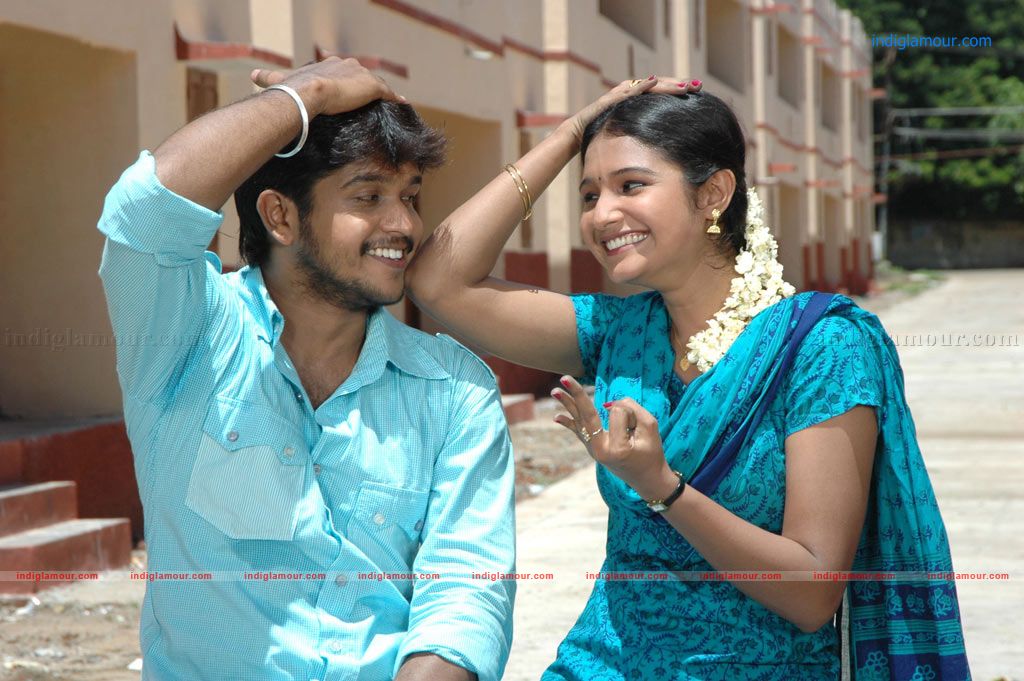 Aayiram Muthangaludan Thenmozhi Movie hd photo