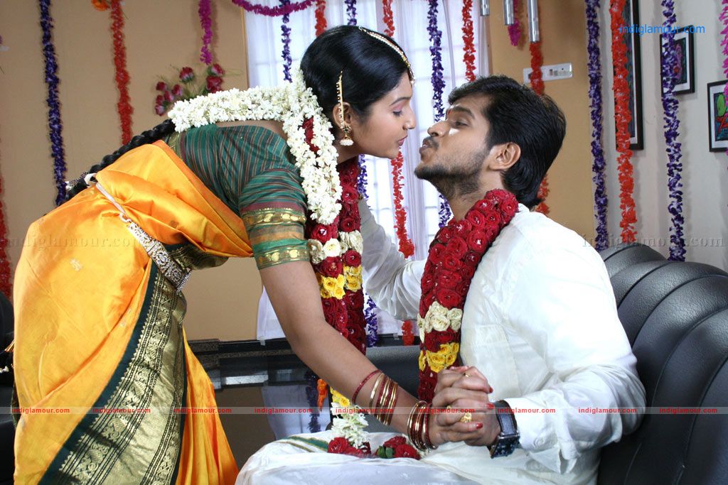 Aayiram Muthangaludan Thenmozhi Movie hd photo