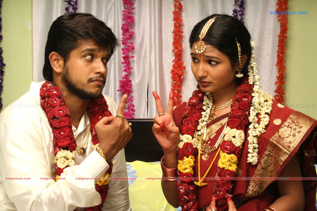 Aayiram Muthangaludan Thenmozhi Movie hd photo
