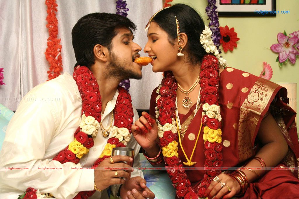 Aayiram Muthangaludan Thenmozhi Movie hd photo