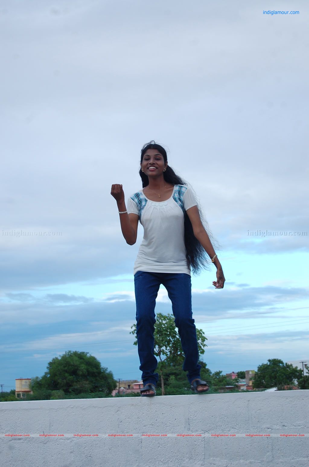 Nila Meethu Kadhal Movie hd photo