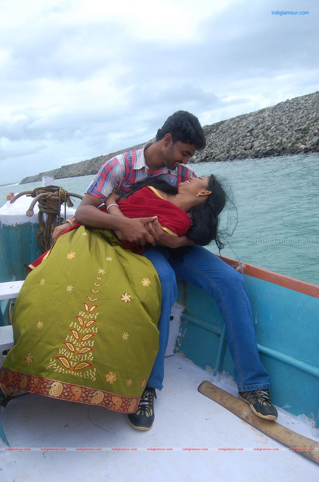 Nila Meethu Kadhal Movie hd photo