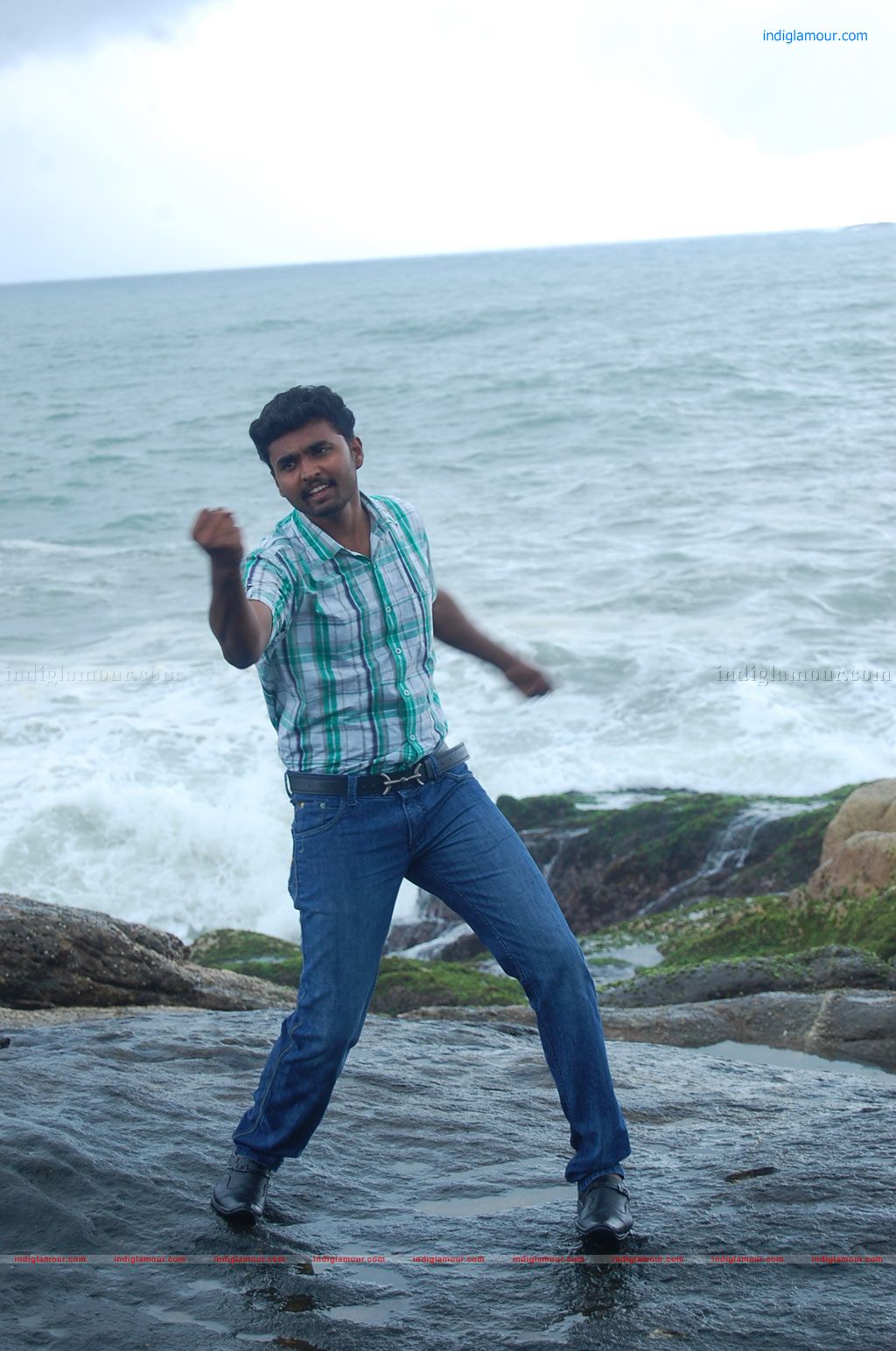 Nila Meethu Kadhal Movie hd photo