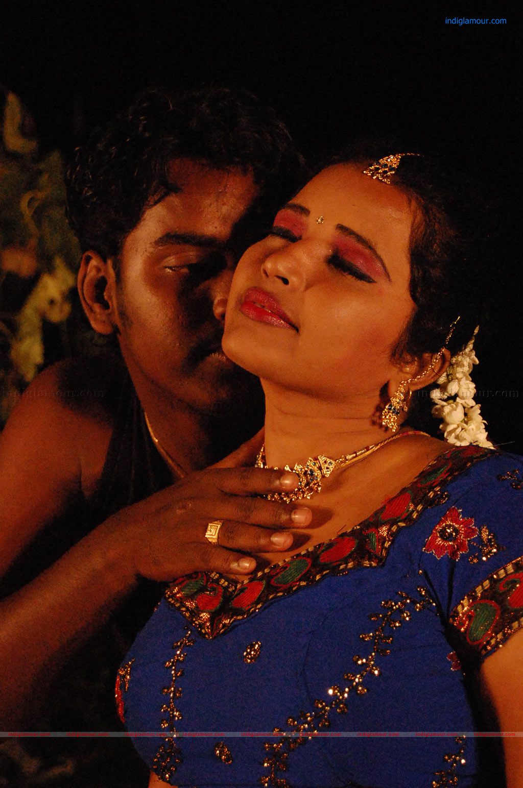 Nila Meethu Kadhal Movie hd photo