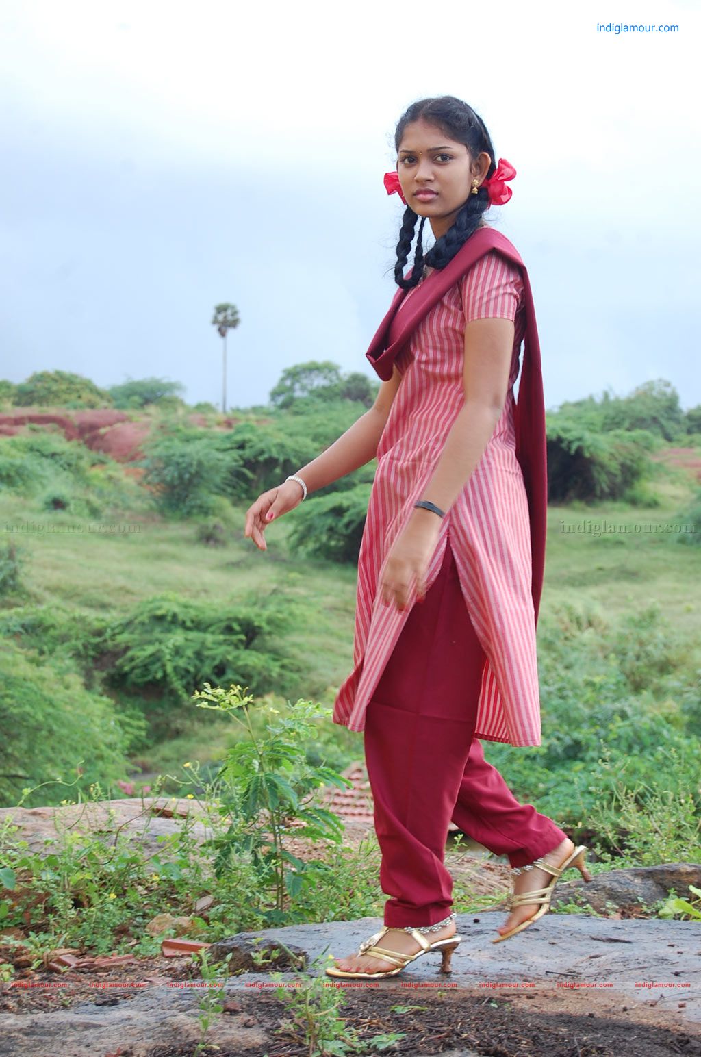 Nila Meethu Kadhal Movie hd photo