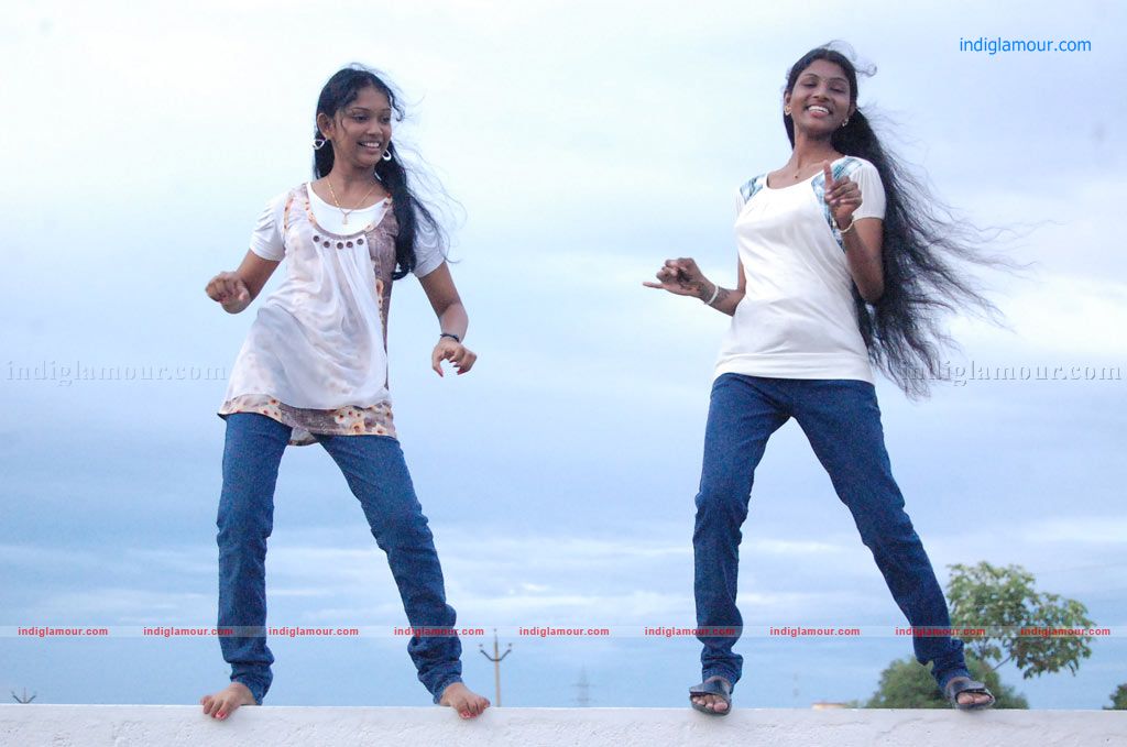 Nila Meethu Kadhal Movie hd photo