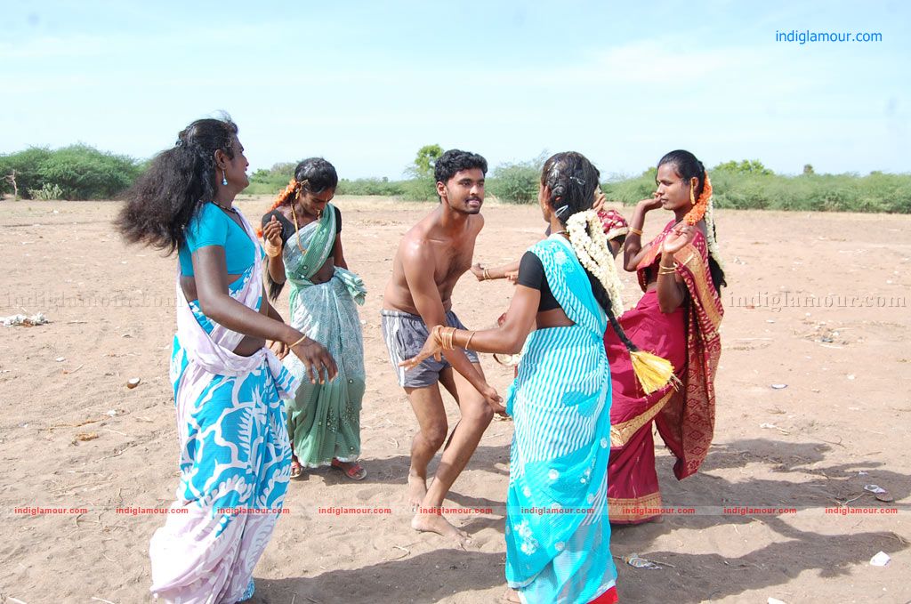 Nila Meethu Kadhal Movie hd photo