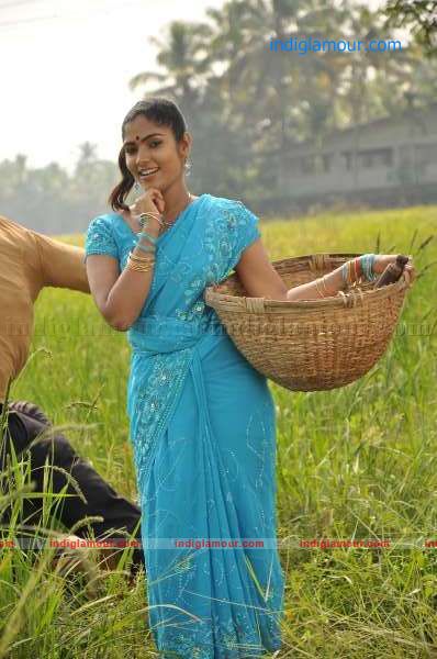 Puthumukhangal Thevai Movie hd photo