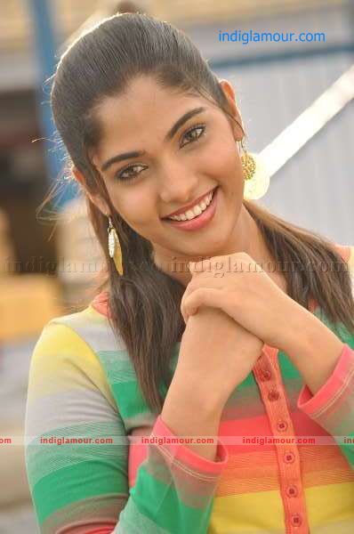 Puthumukhangal Thevai Movie hd photo