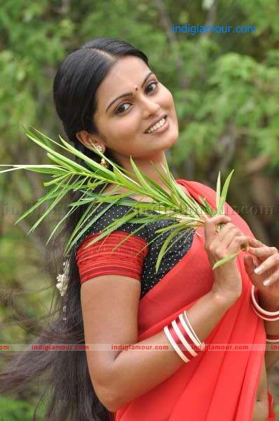 Puthumukhangal Thevai Movie hd photo