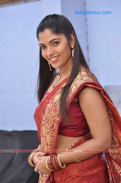 Puthumukhangal Thevai Movie hd photo
