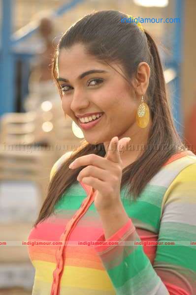 Puthumukhangal Thevai Movie hd photo